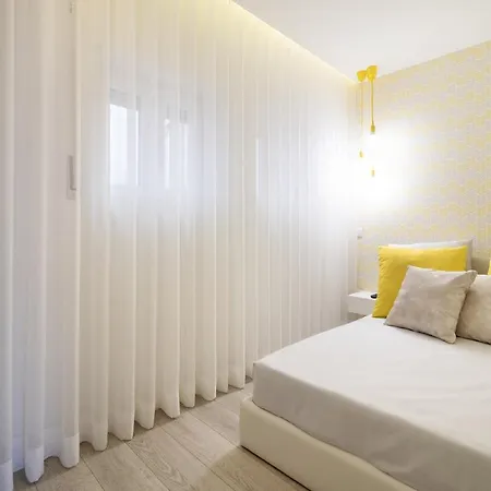 Center Luxury