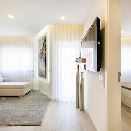 Center Luxury Apartment *