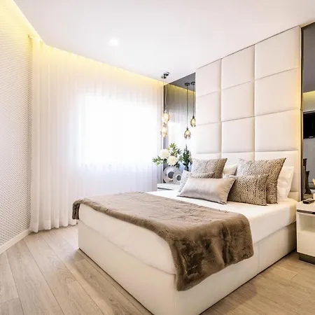 Center Luxury